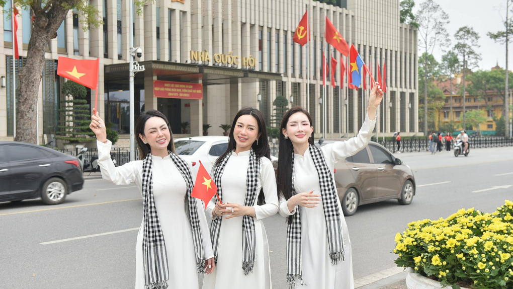 Concept áo dài trắng học sinh nên ưu tiên các bối cảnh và hoạt động gắn liền với sân trường để tái hiện những kỷ niệm trong veo của tuổi học trò