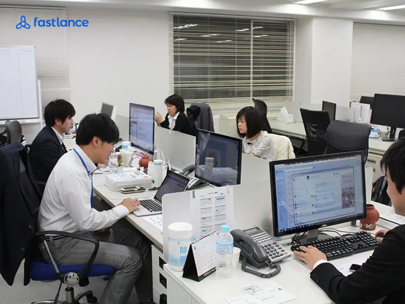 Thách thức doanh nghiệp gặp phải khi chi phí duy trì đội ngũ in-house lớn