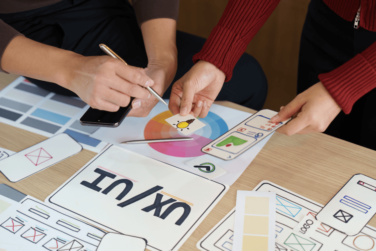 UI/UX designer giỏi cần nắm vững kiến trúc thông tin và nguyên tắc thiết kế (Nguồn: canva.com).